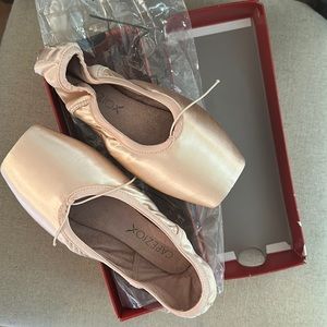 Capezio Women’s Airess Ballet Dance Satin Shoes New Pink Size 8